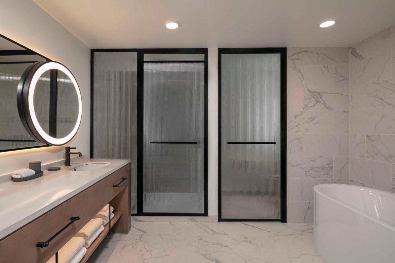 Superior King, 1 King, City View,1191497557:JPEG