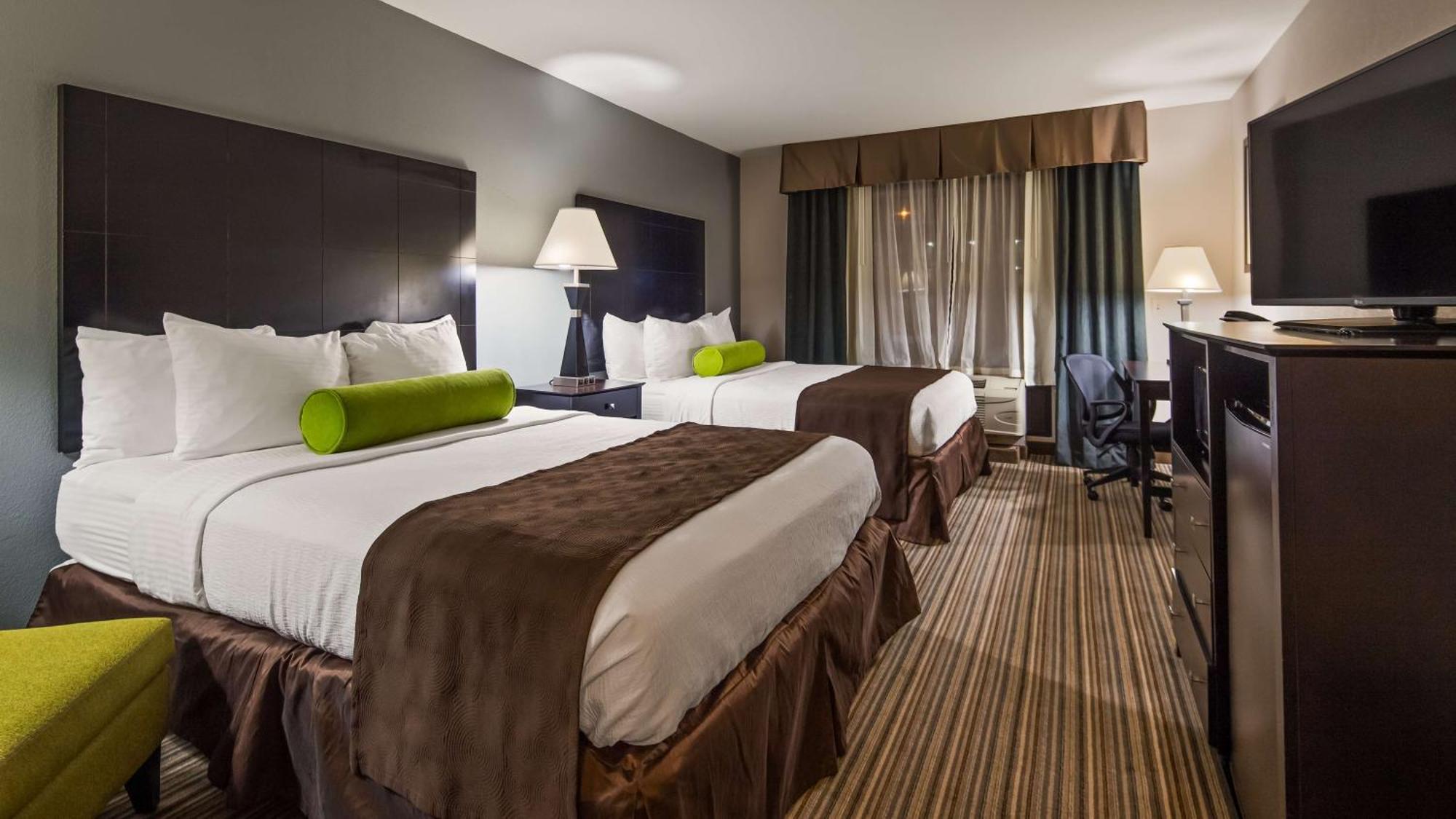 Queen Room with Two Queen Beds - Disability Access/Bath Tub