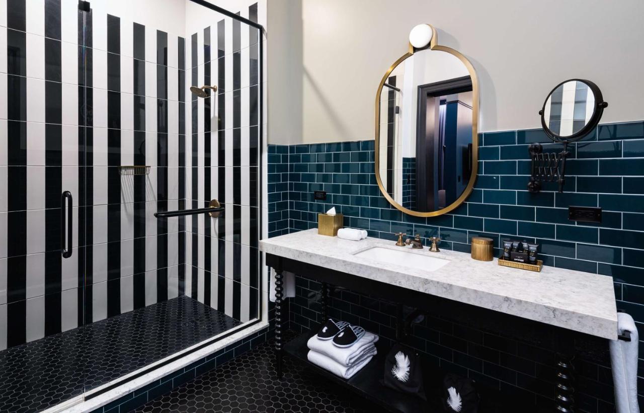 Platinum Suite,1402910885:JPEG