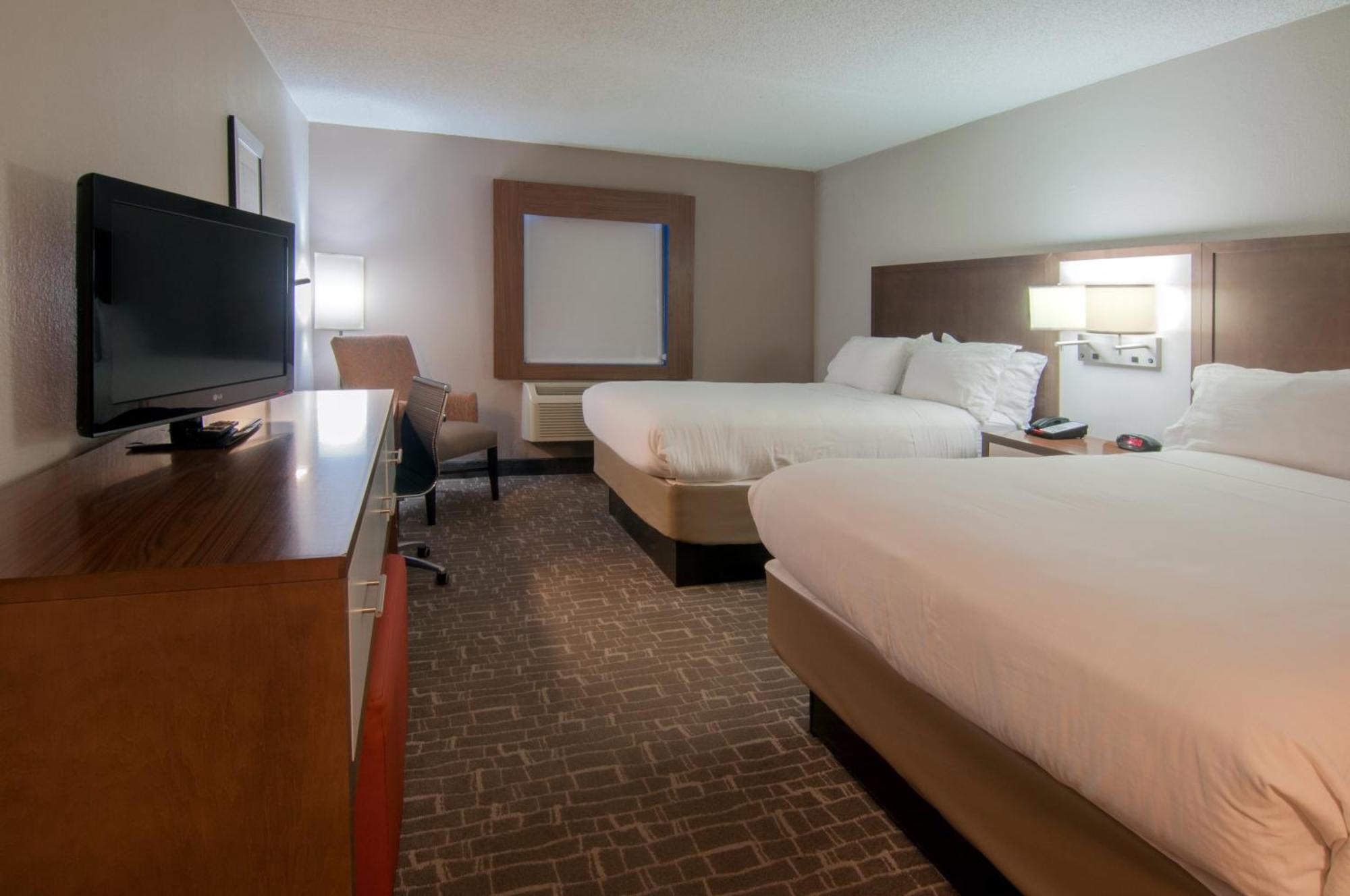Standard Queen Room with Two Queen Beds,1434631429:JPEG