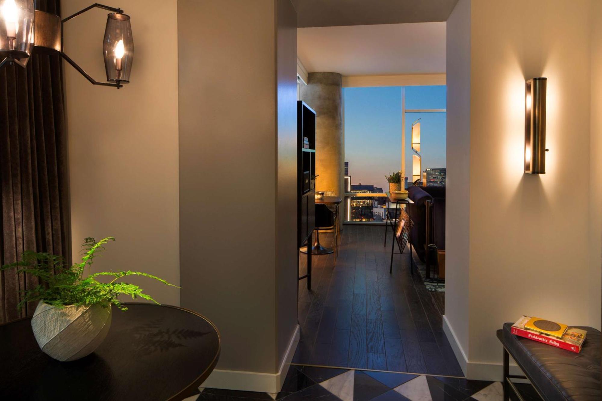 Thompson Suite,1448823298:JPEG