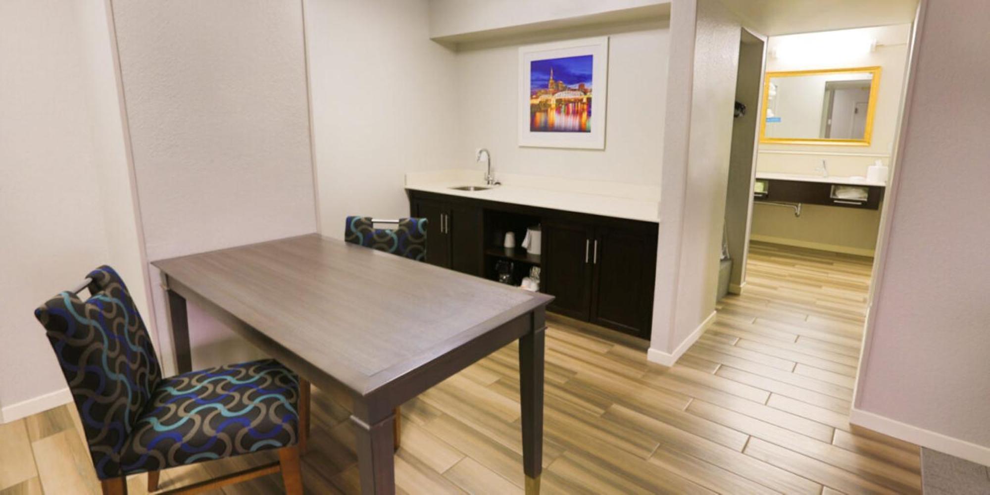 King Suite Kitchen Non-Smoking