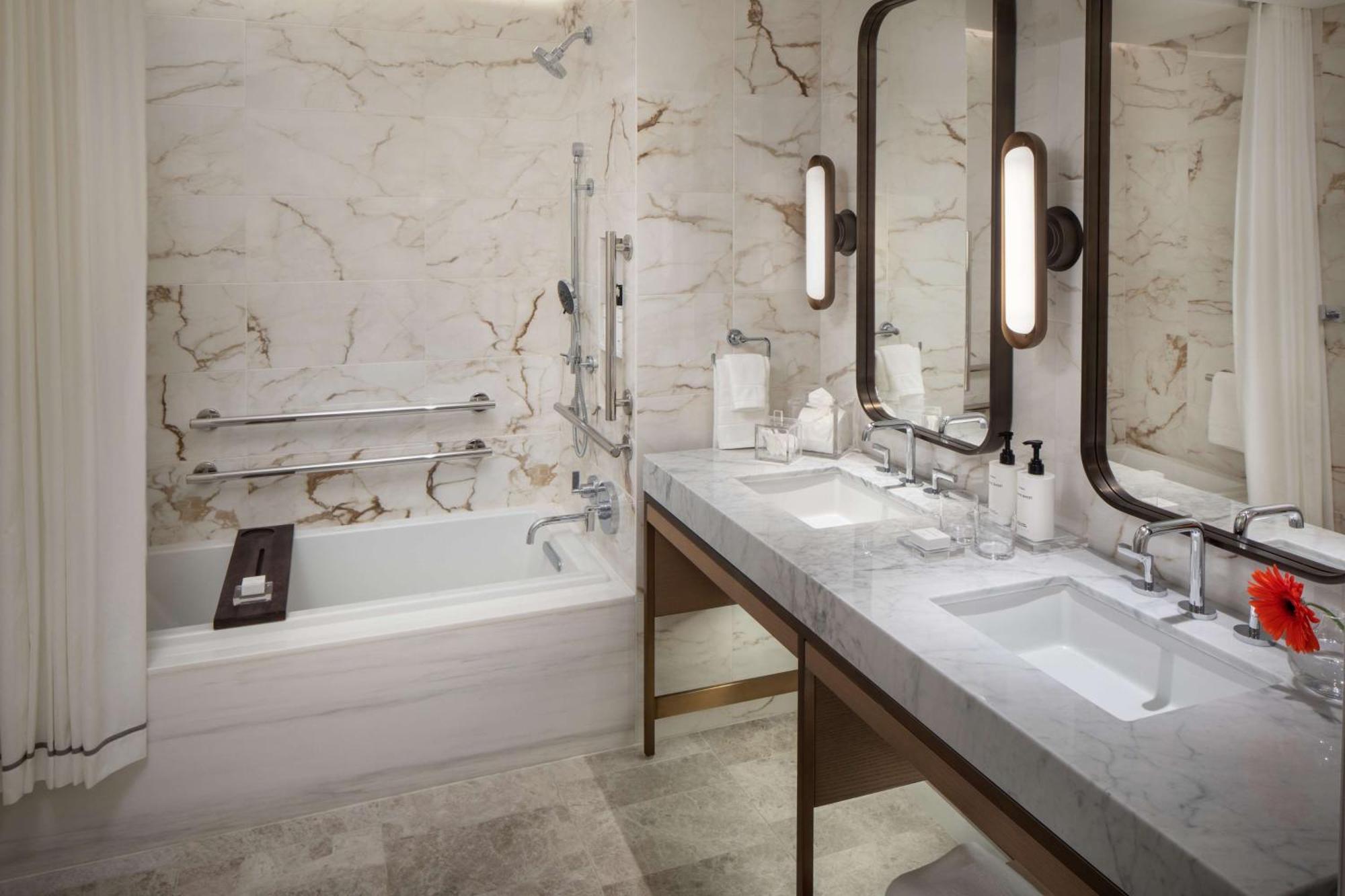 King Room Mobility Accessible Tub
