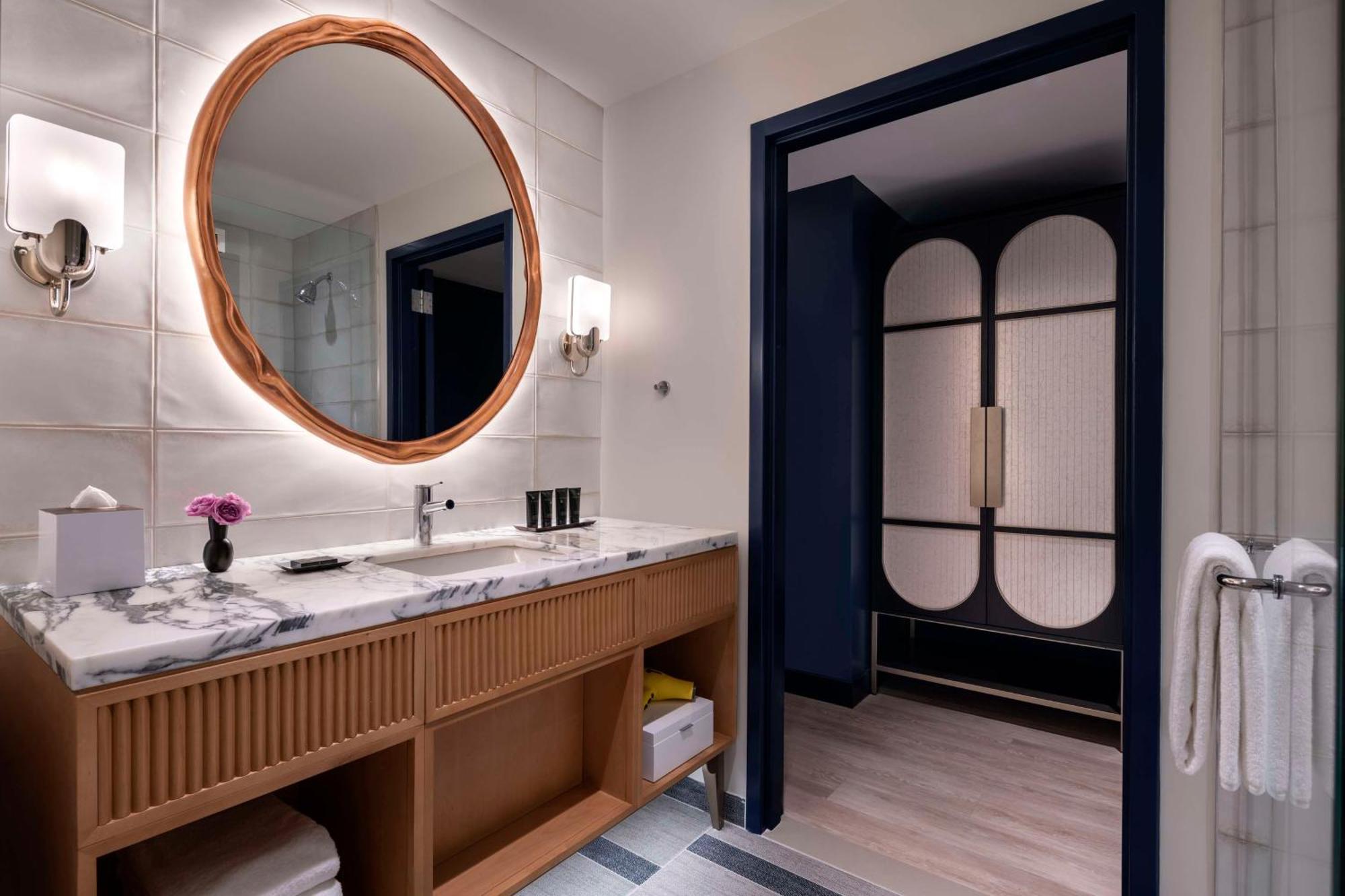 Queen Room with Two Queen Beds - High Floor,1550915074:JPEG