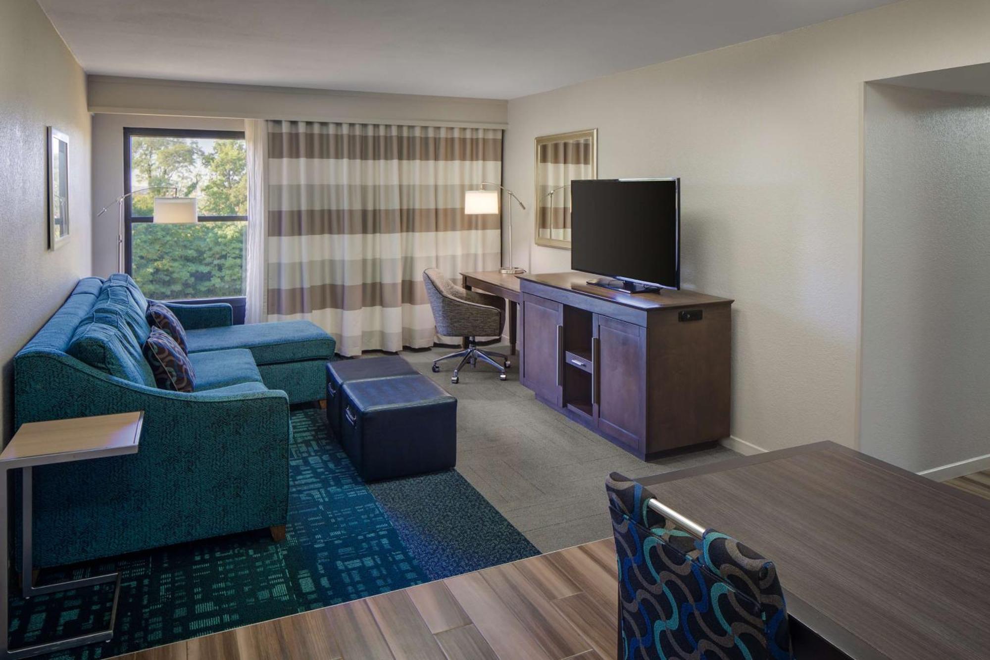 One-Bedroom Queen Suite Two Queen Beds Non-Smoking