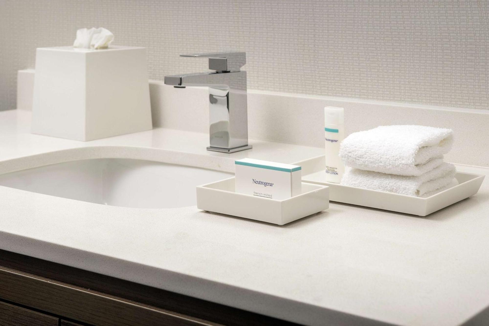 Premium King Corner Studio Suite - Non-Smoking,1552134439:JPEG