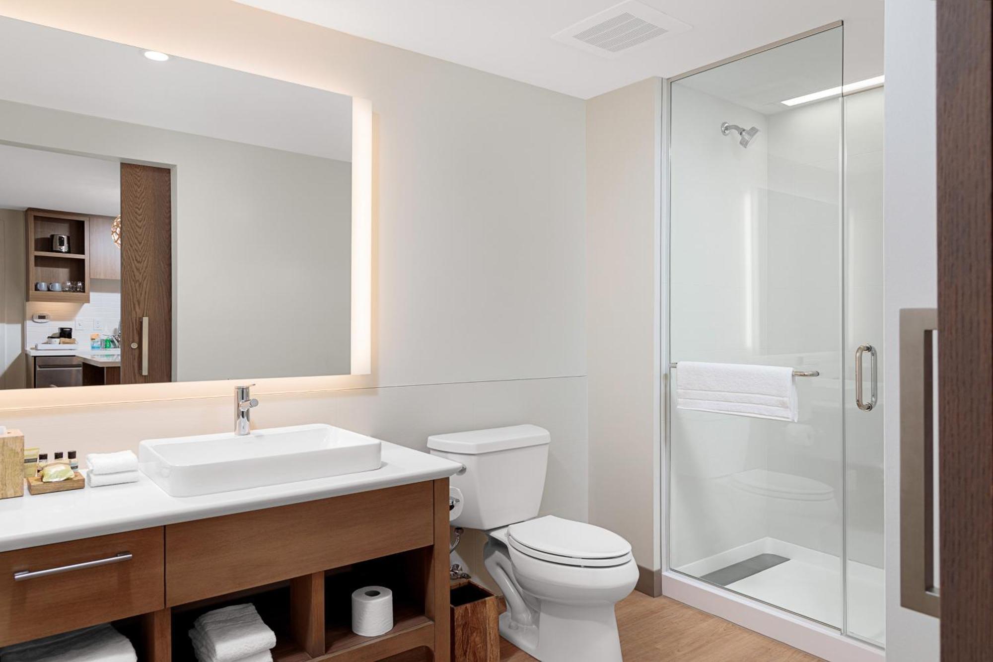 One Bedroom King Suite with Sofa Bed and City View,1578524870:JPEG
