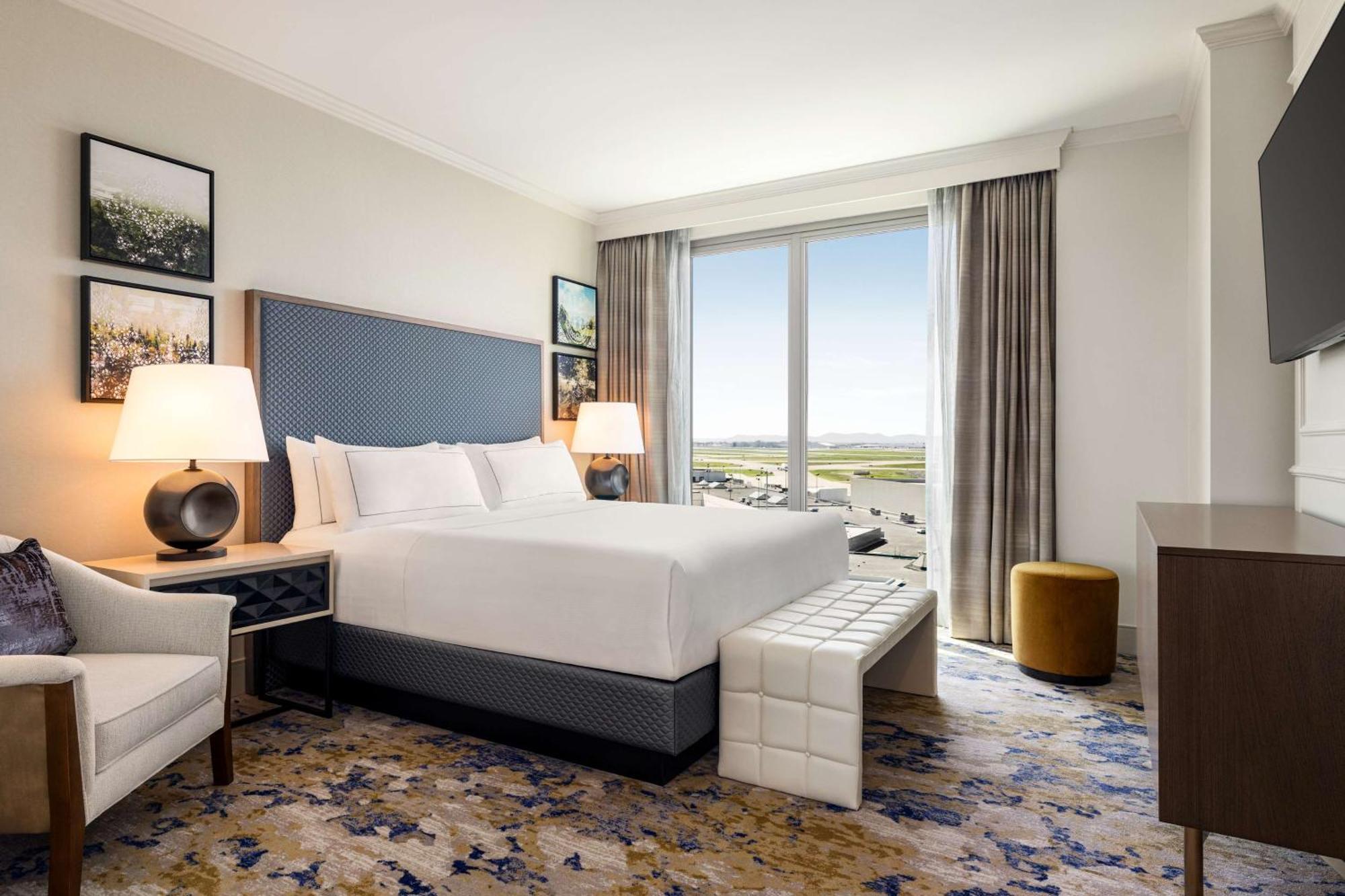 One-Bedroom King Suite,1583359649:JPEG