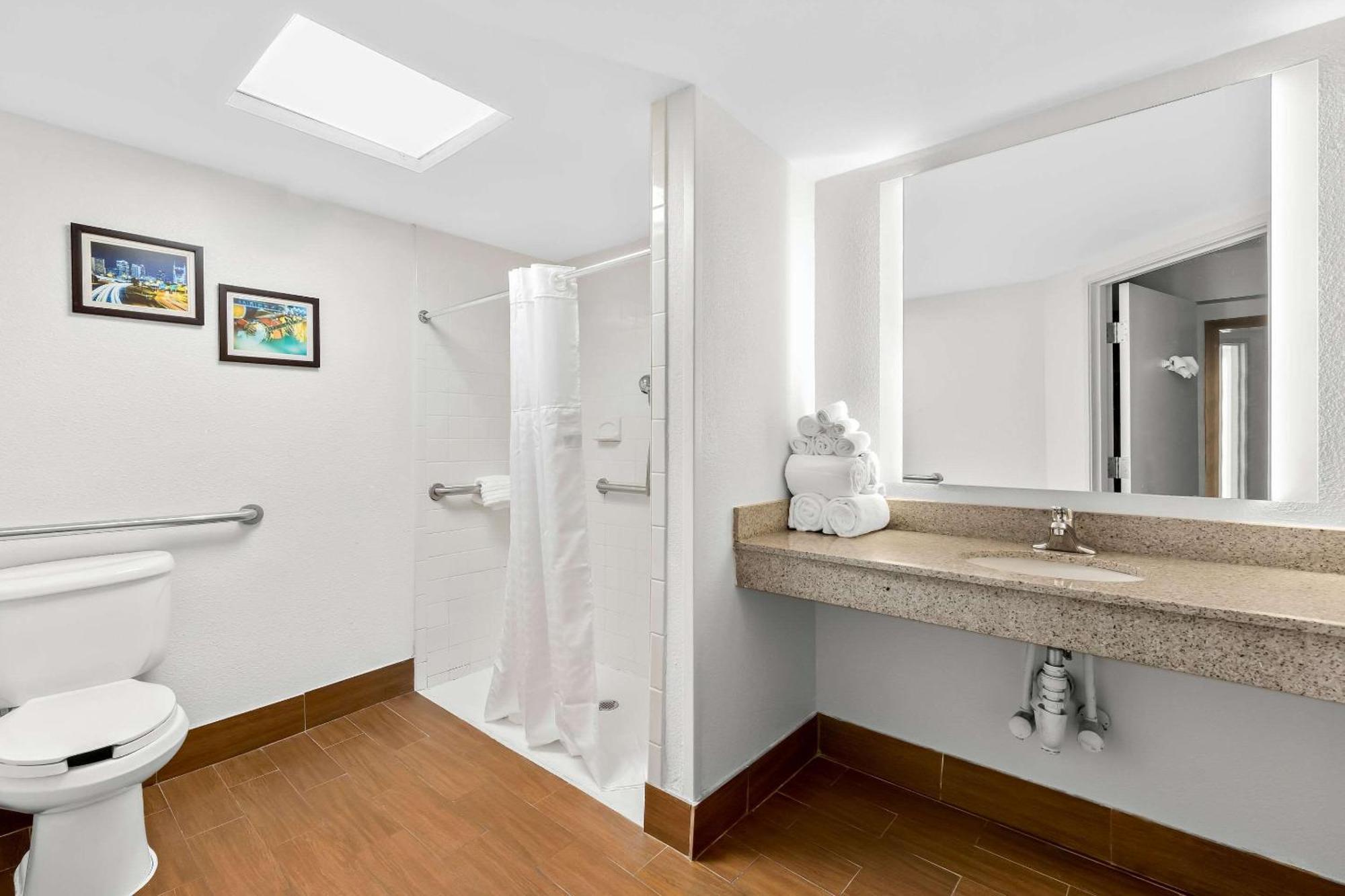 King Room - Accessible/Non-Smoking