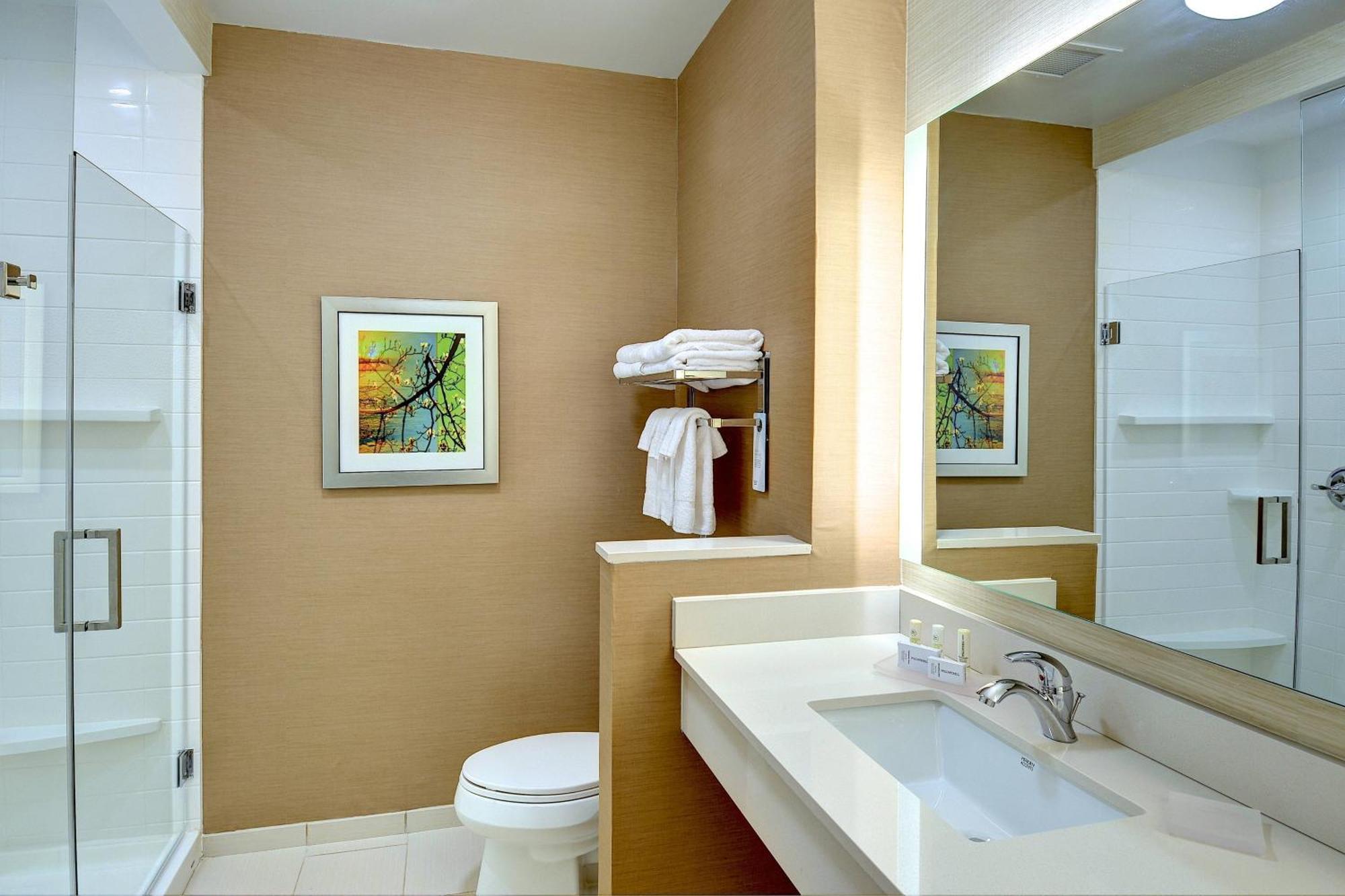 King Room with Roll-In Shower - Mobility Access/Hearing Accessible