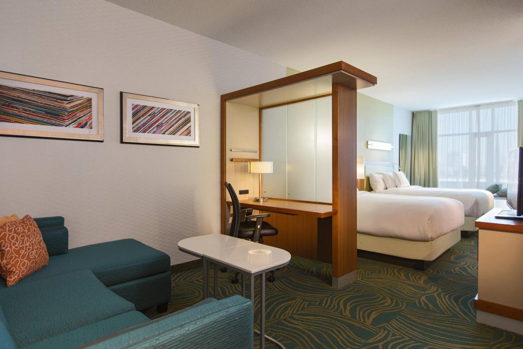 Queen Suite with Sofa Bed - Hearing Accessible