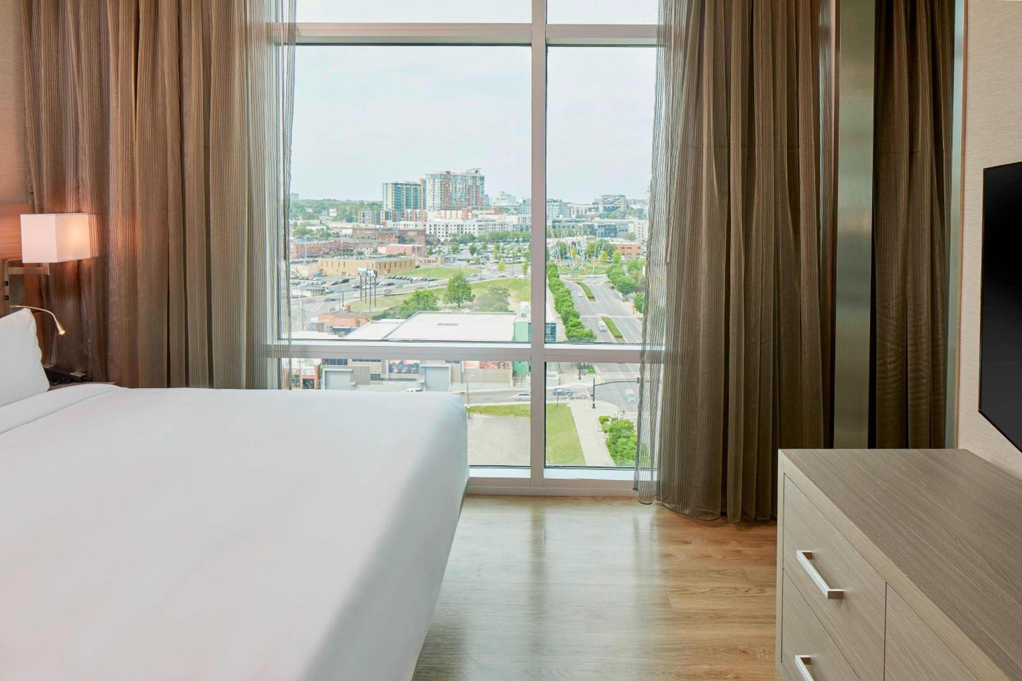 Junior Suite, 1 King Bed, Sofa Bed, Corner, Balcony,1596122638:JPEG