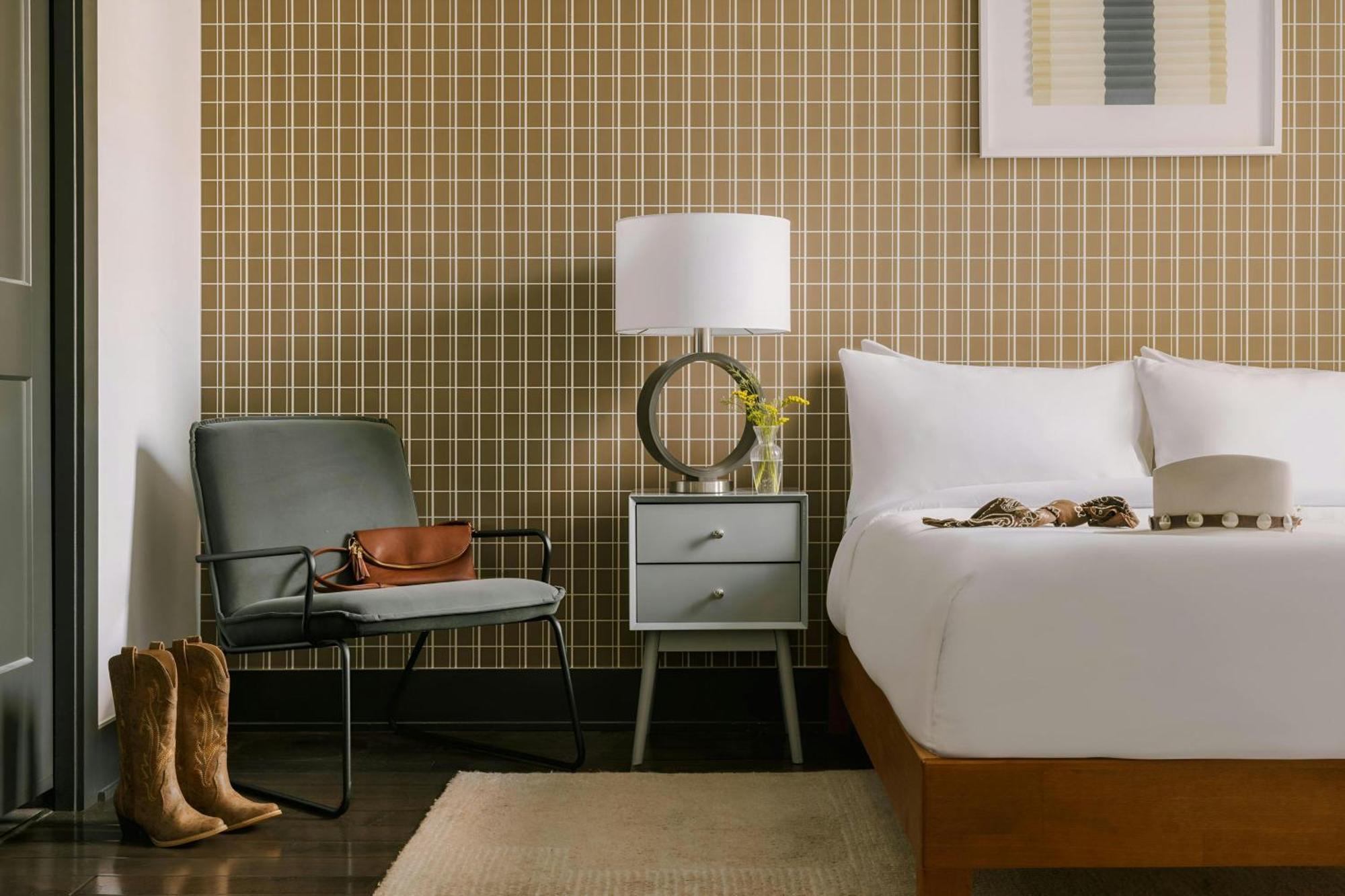 Studio Apartment Queen Bed