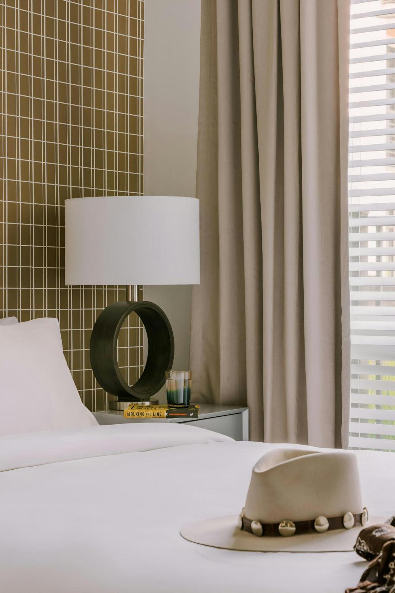 Studio Apartment Queen Bed