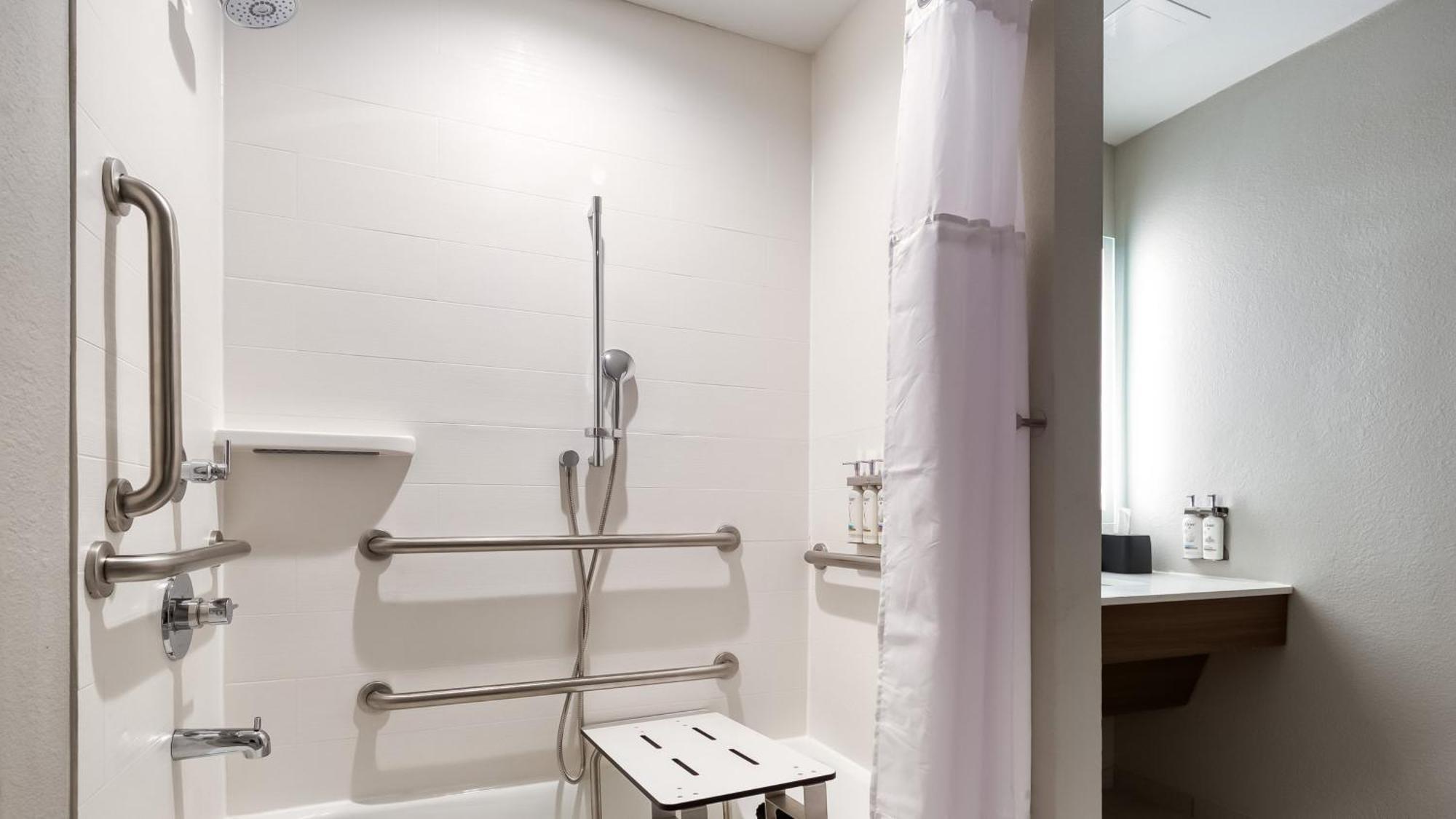 Premium King Room with Communications and Mobility Accessible Tub