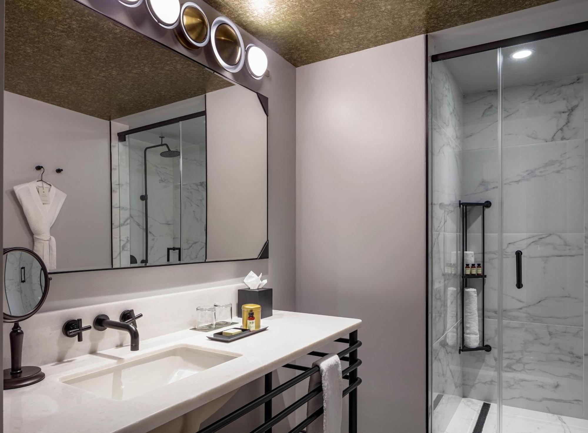 Premier King Room,1739505493:JPEG