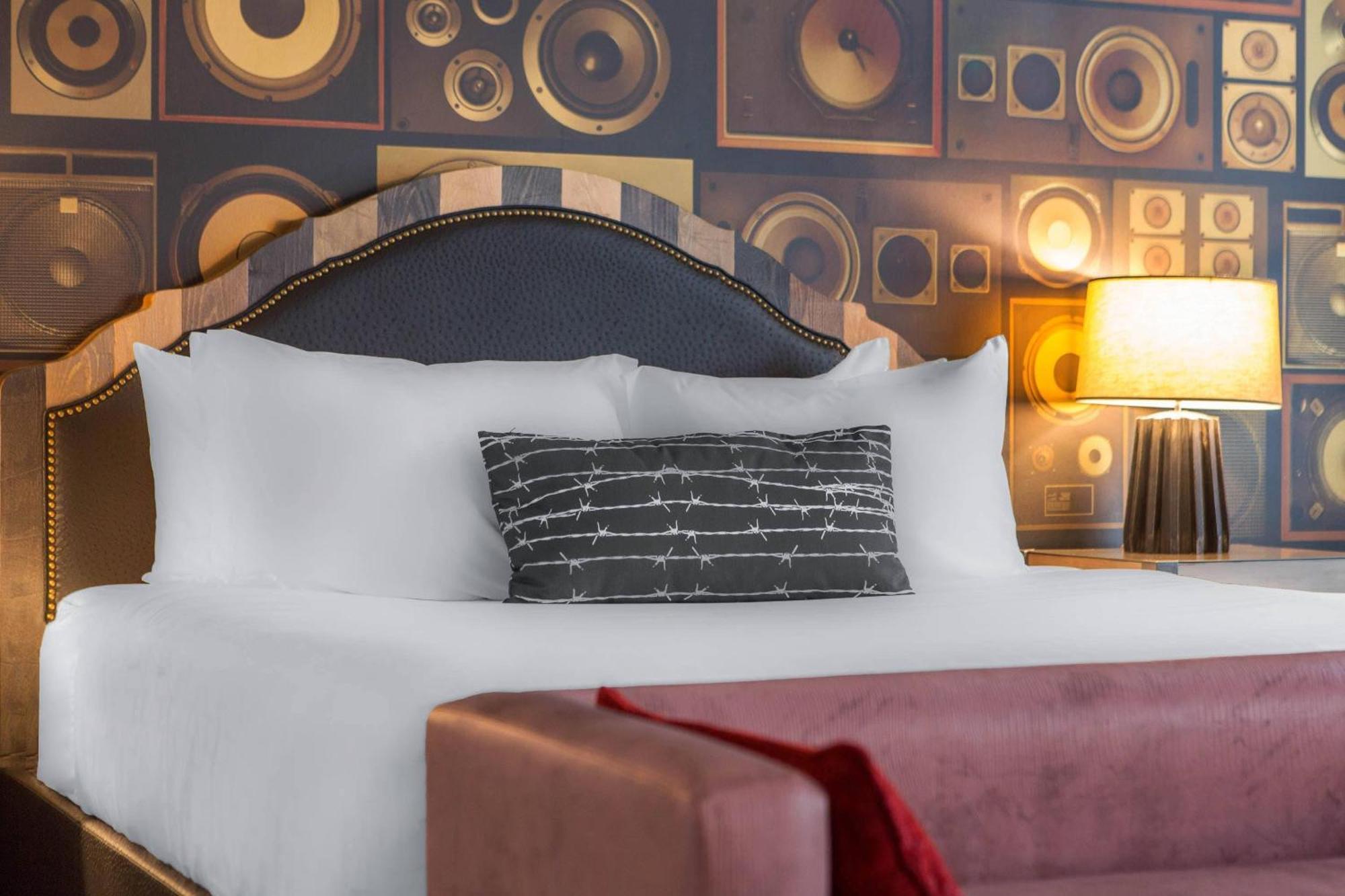 King Suite - Non-Smoking,1743115133:JPEG