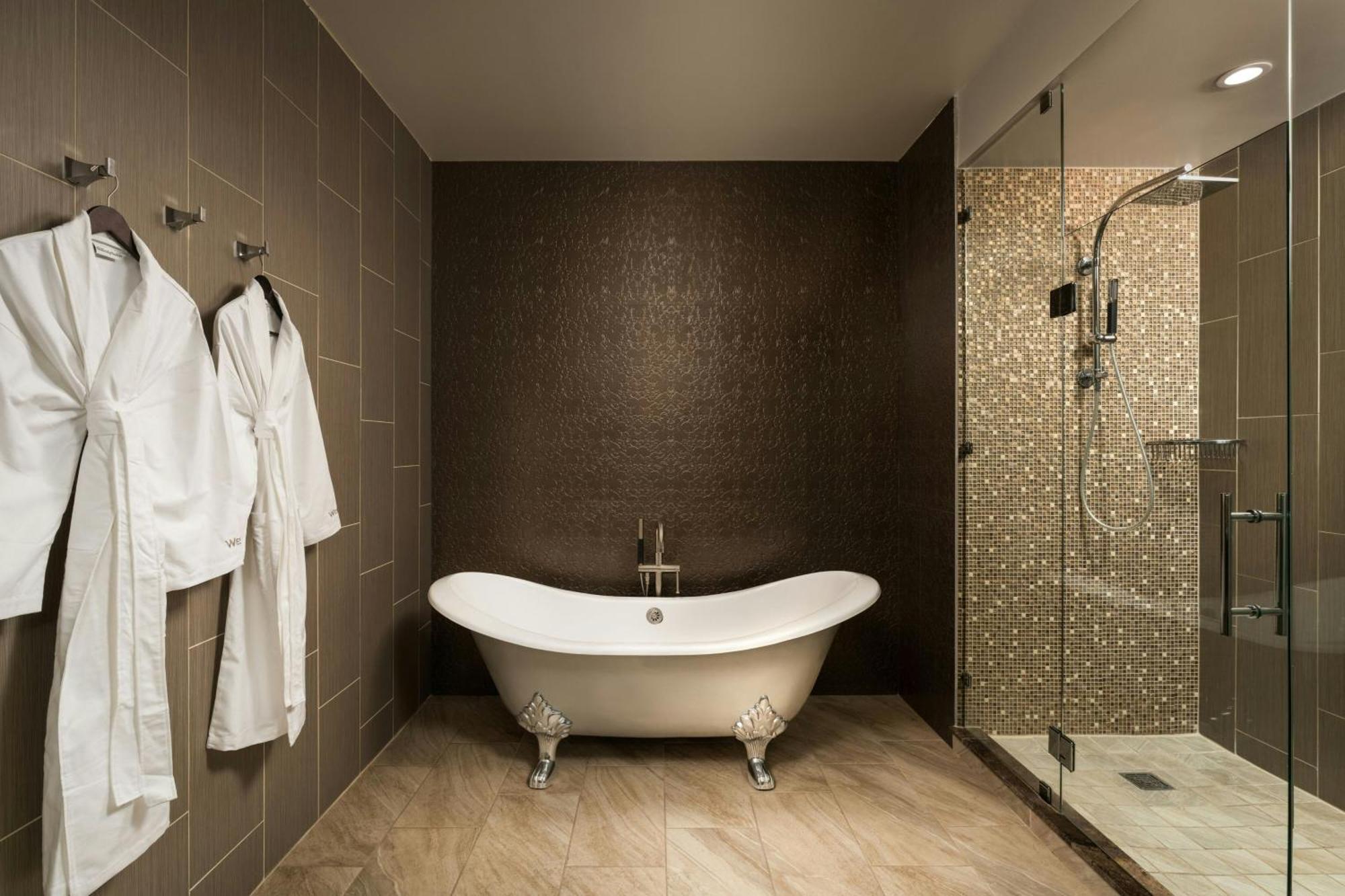Executive Suite 1 King High Floor