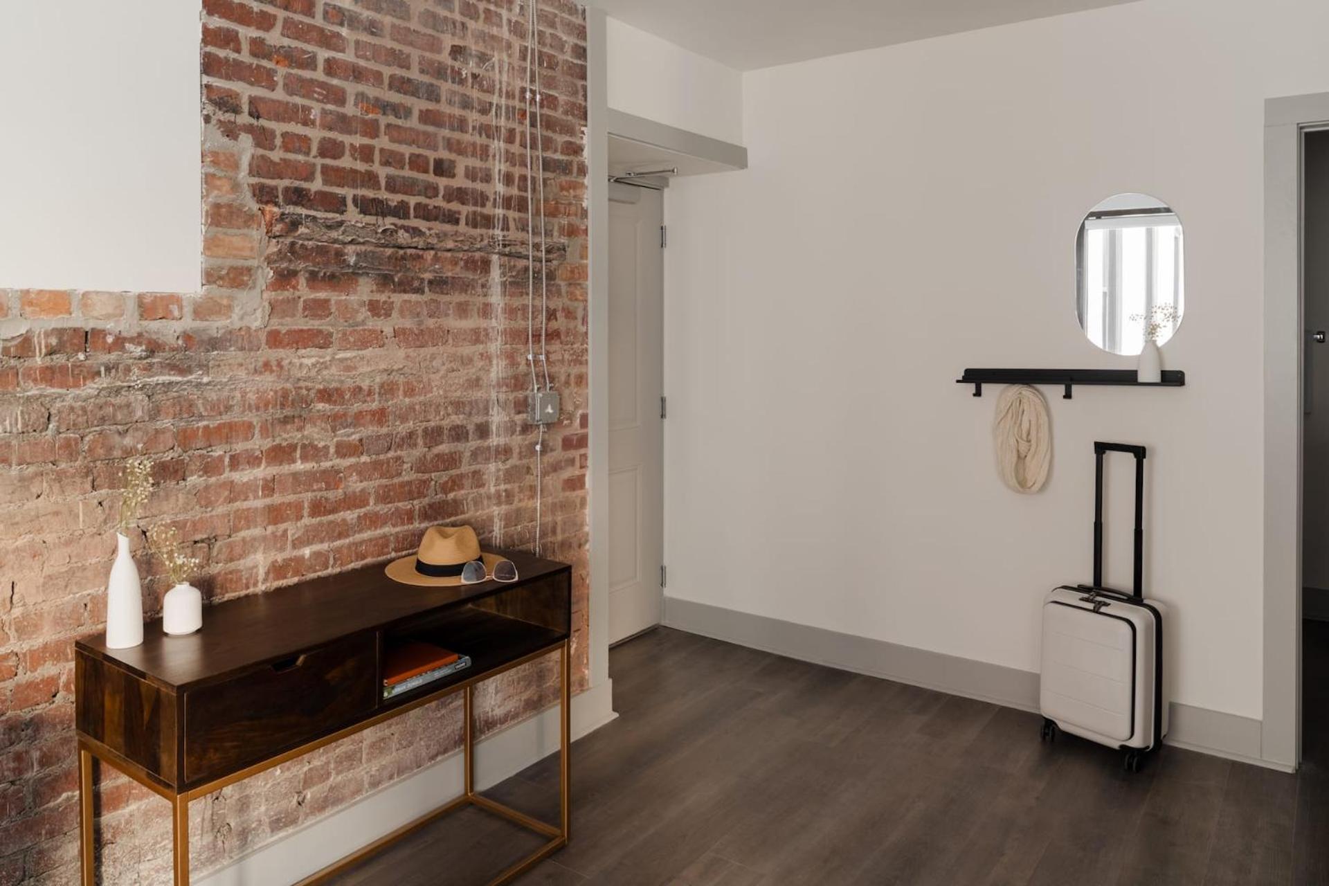 One-Bedroom Apartment (Self Check-in with Virtual Front Desk)