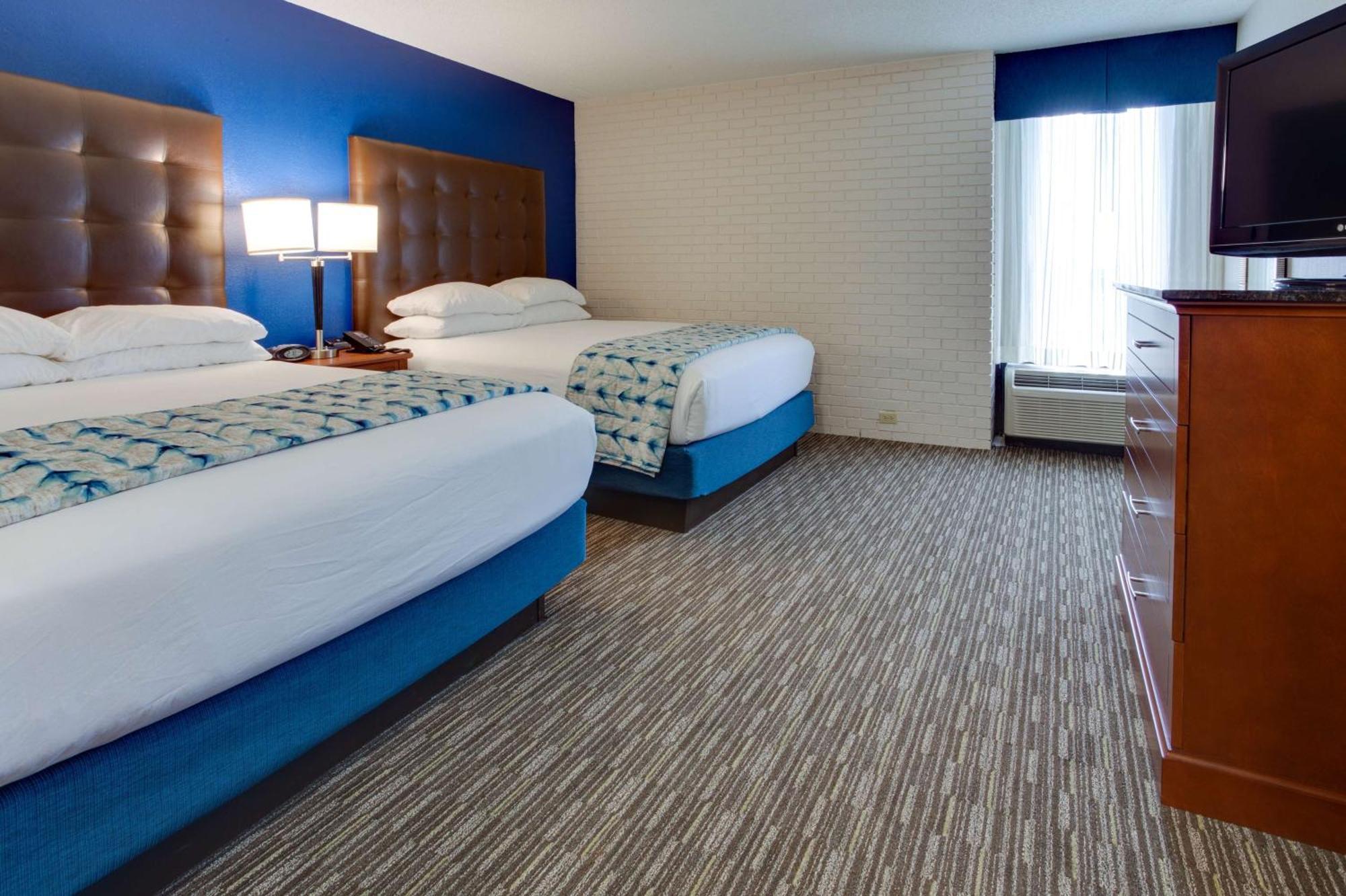 Suite 2 Queen Beds