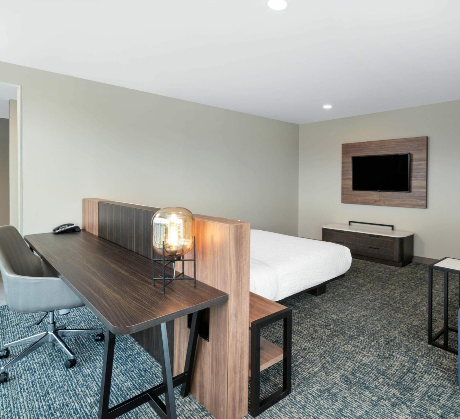 Corner Studio Suite King Bed Roll Shower Mobility Accessible or Non-Smoking