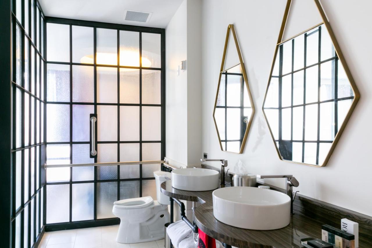 Bobby One Bedroom Deluxe Suite Accessible,733044379:JPEG