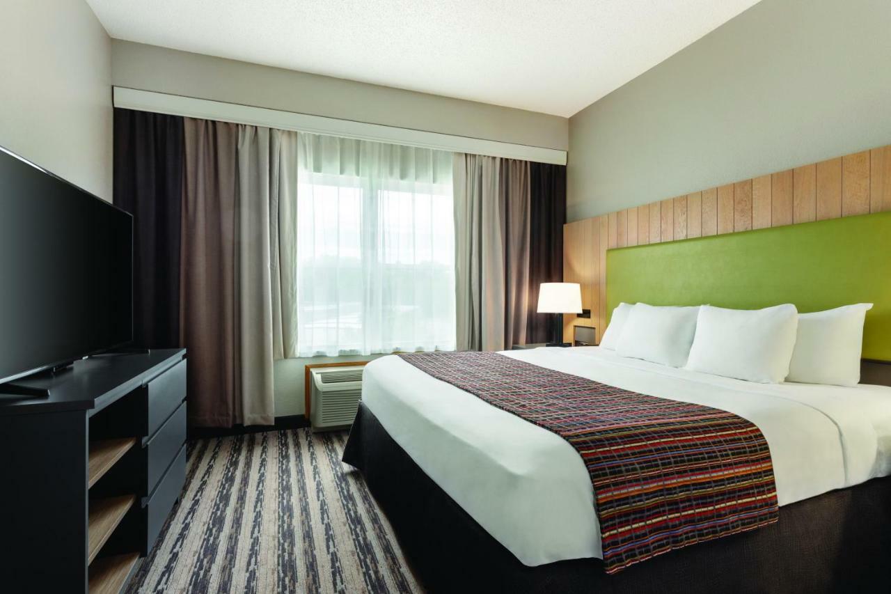 One-Bedroom King Suite
