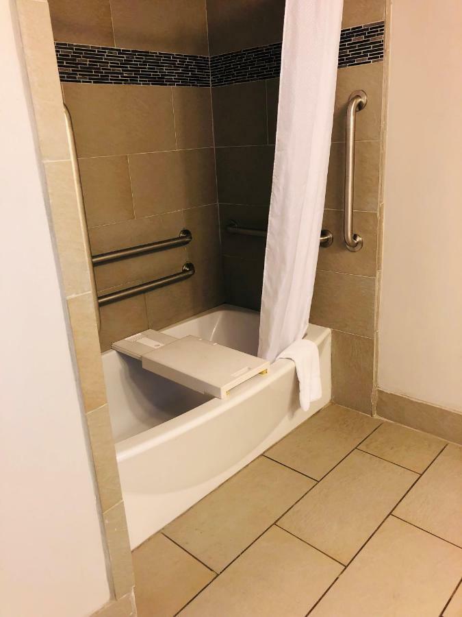 One-Bedroom King Suite Disability Access