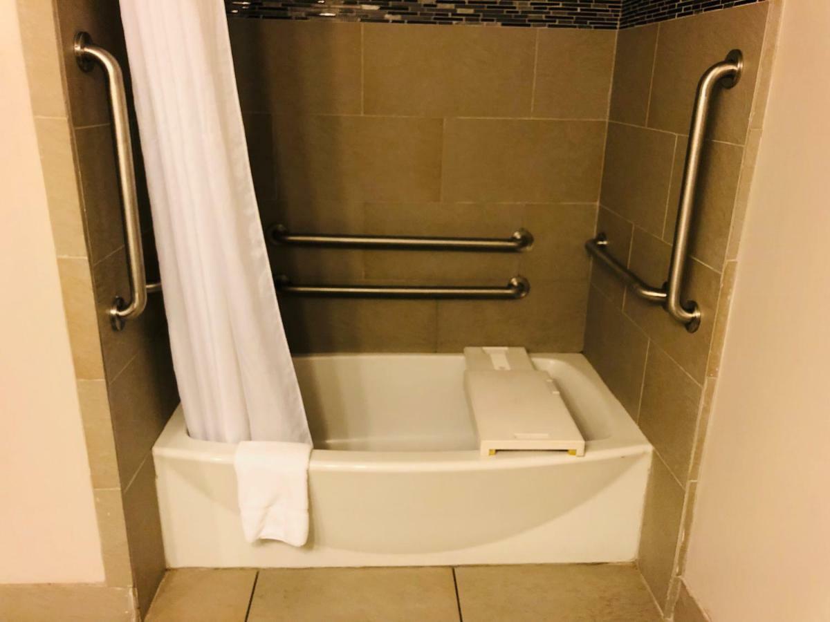 One-Bedroom King Suite Disability Access