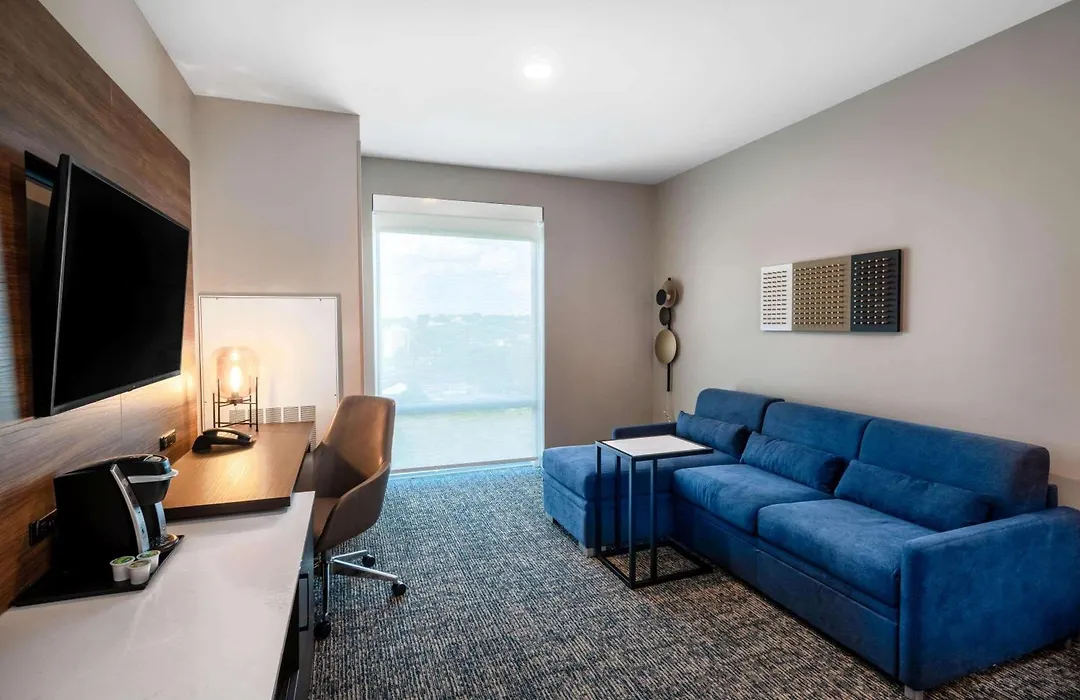 La Quinta Inn & Suites By Wyndham Nashville Downtown Stadium-1
