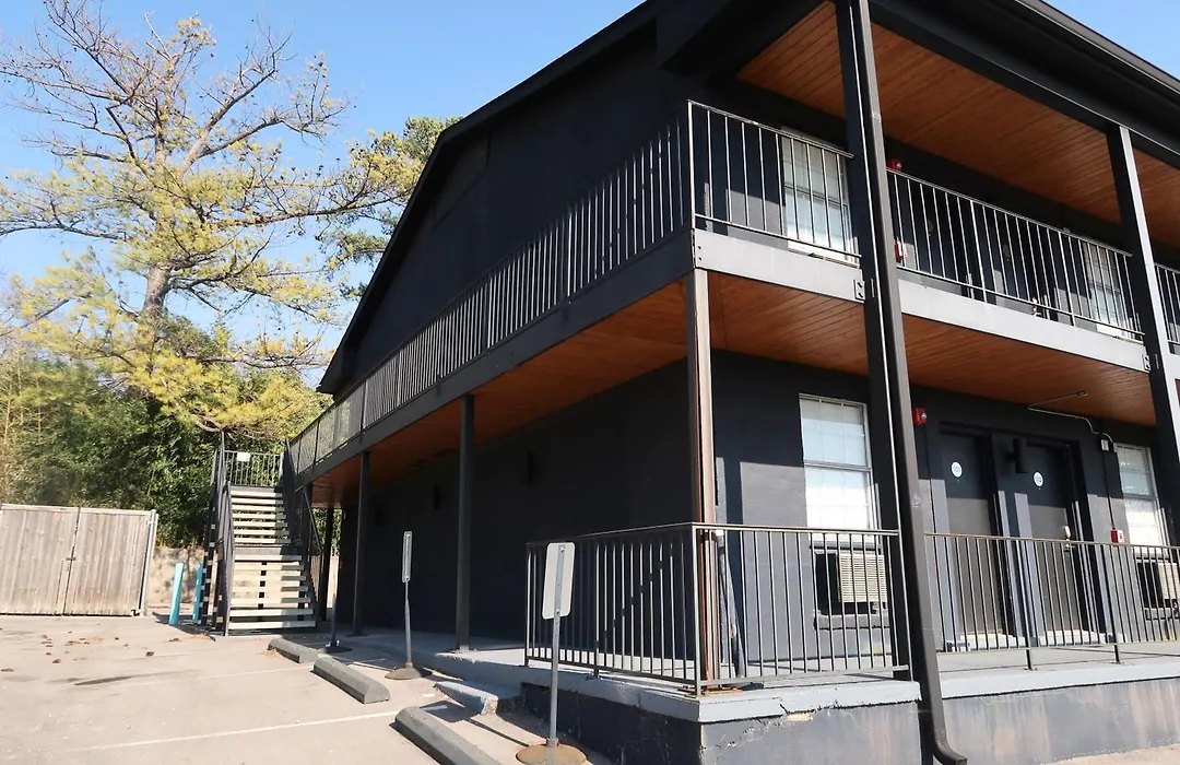 The Iris Motel-1