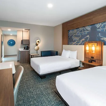 La Quinta Inn & Suites By Wyndham Nashville Downtown Stadium-3