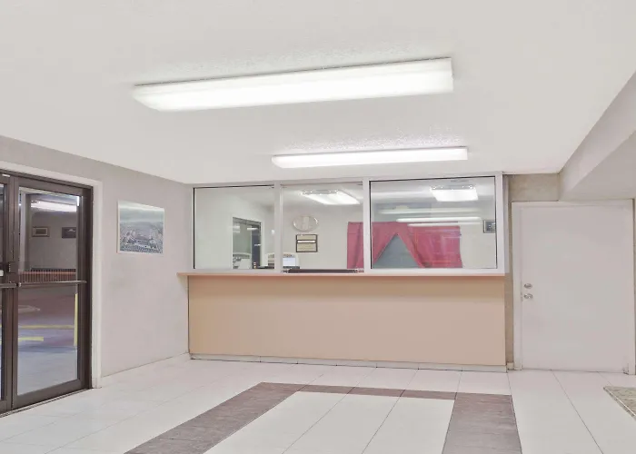 Days Inn By Wyndham Downtown-Nashville West Trinity Lane