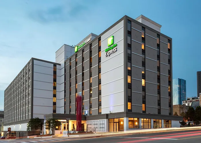 Holiday Inn Express Nashville-Downtown - Broadway By Ihg