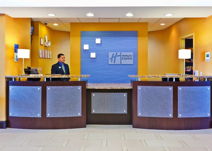 Hotels Downtown NashvilleHoliday Inn Express -Opryland By Ihg