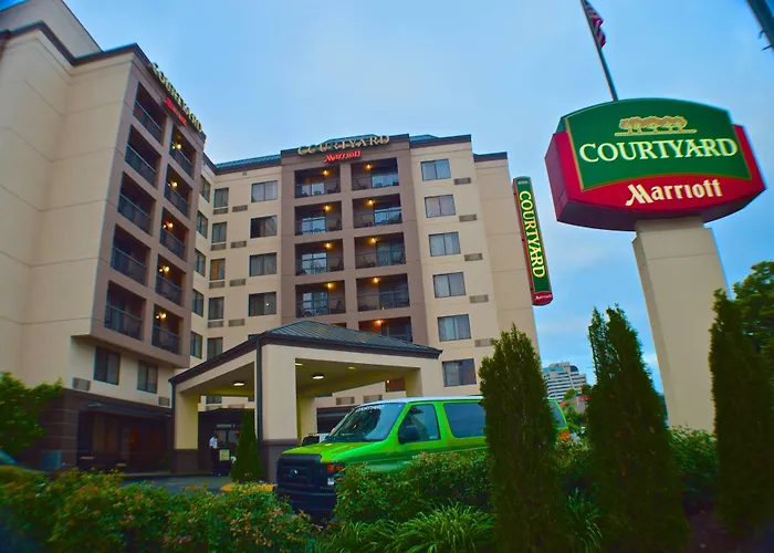 Hotels Downtown NashvilleCourtyard By Marriott Vanderbilt West End