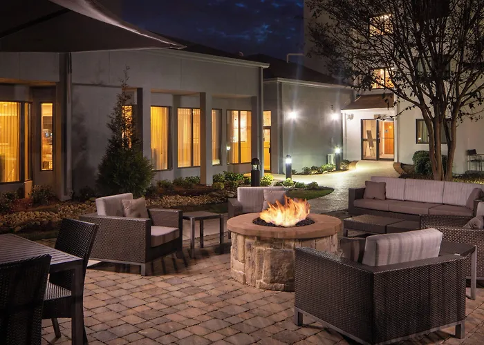 Courtyard By Marriott Nashville Airport