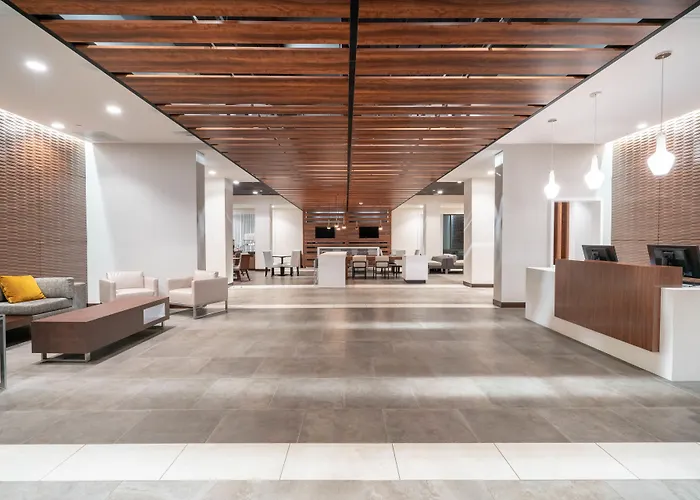 Hampton Inn By Hilton Nashville Airport Century Place