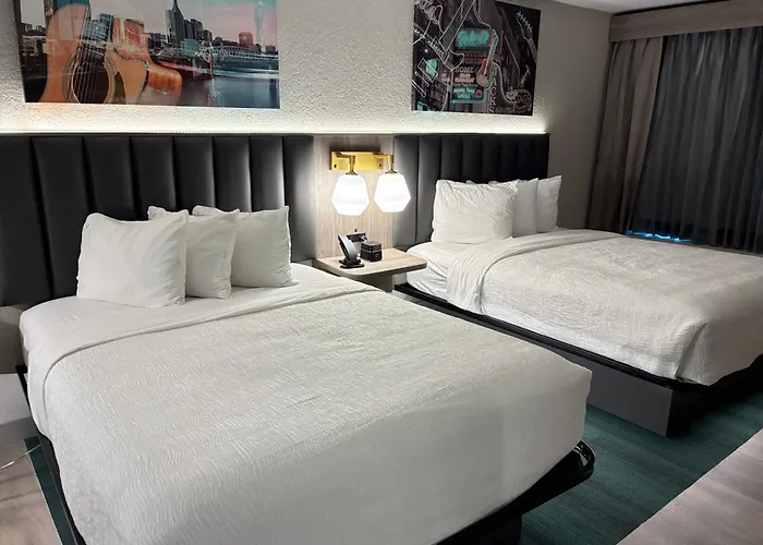 La Quinta Inn & Suites by Wyndham Nashville Airport/Opryland