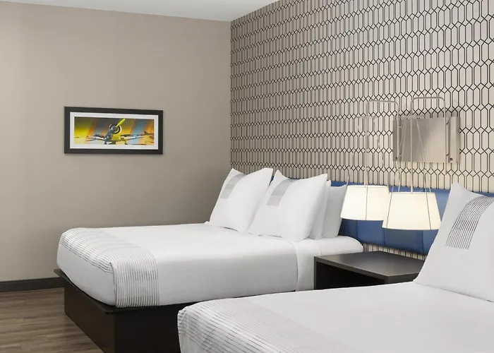 Glo Best Western Nashville Airport