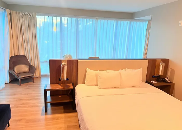 La Quinta Inn & Suites By Wyndham Nashville Downtown Stadium