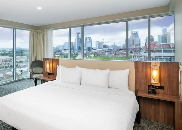La Quinta Inn & Suites By Wyndham Nashville Downtown Stadium